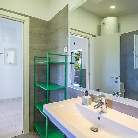 Villa Leandra Near Omis, Private Pool *