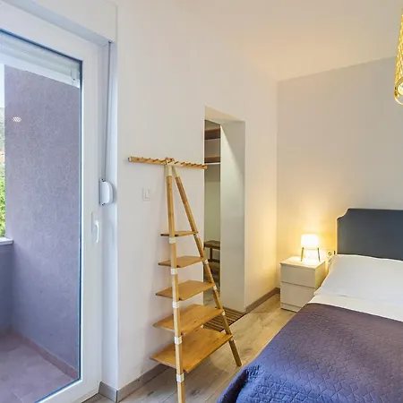 Leandra Near Omis, Private Pool Villa *