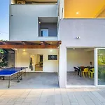 Leandra Near Omis, Private Pool 빌라