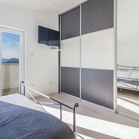 Leandra Near Omis, Private Pool *