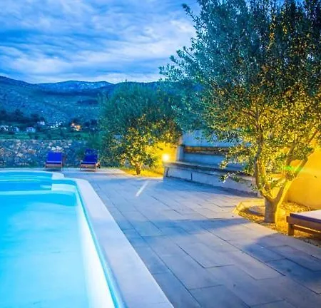 Leandra Near Omis, Private Pool Willa *