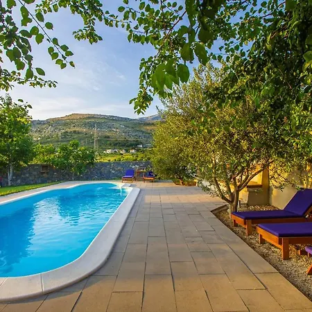 Willa Leandra Near Omis, Private Pool