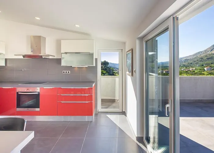 Leandra Near Omis, Private Pool Villa *