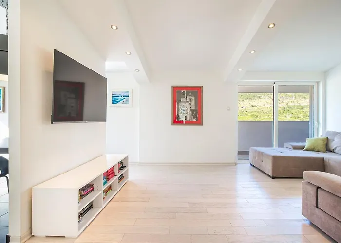 Leandra Near Omis, Private Pool *