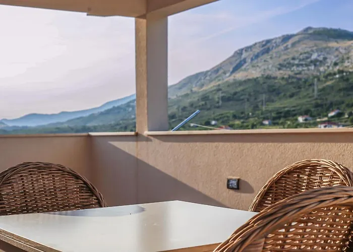 Leandra Near Omis, Private Pool