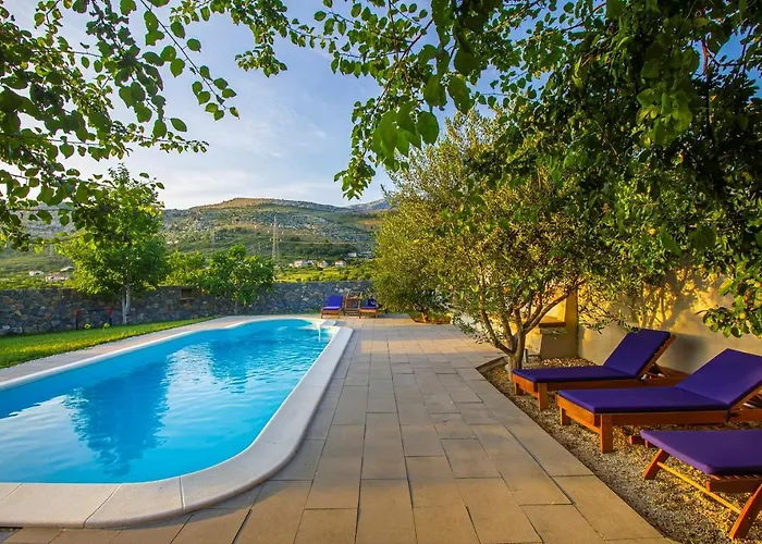 Villa Leandra Near Omis, Private Pool